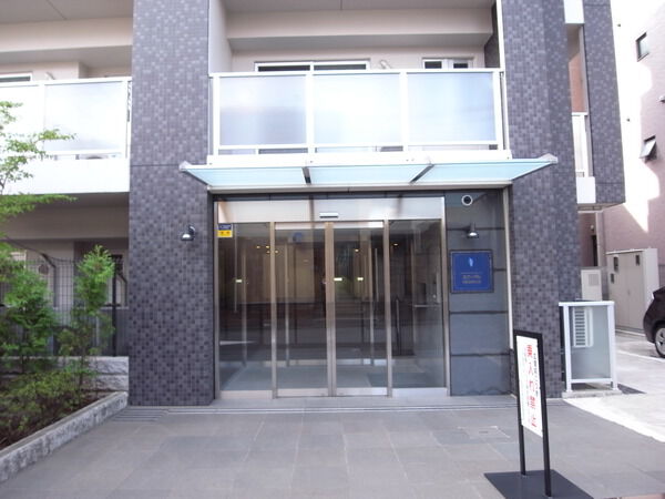 【ユニーブル世田谷明大前】エントランス 【ユニーブル世田谷明大前】エントランス