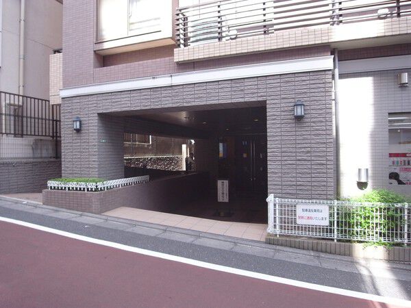 【グランシーン明大前】エントランス