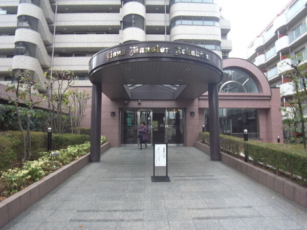 【ライオンズマンション芦花公園】メインエントランス 【ライオンズマンション芦花公園】メインエントランス