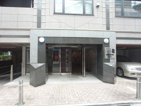 【トゥールロワイヤル神宮前】エントランス 【トゥールロワイヤル神宮前】エントランス