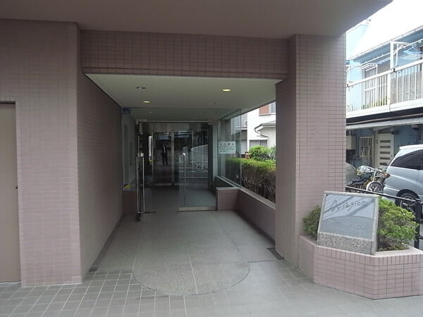【アルテシアン広尾】エントランス入り口
