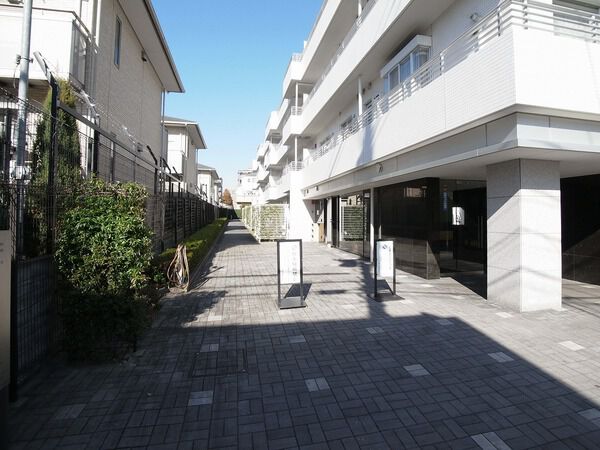 【ラ・鷺ノ宮】敷地内の通路