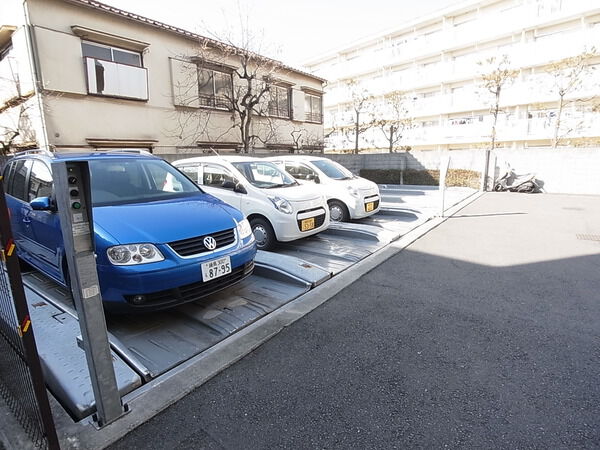 【フォーウィルズコート中野坂上】駐車場