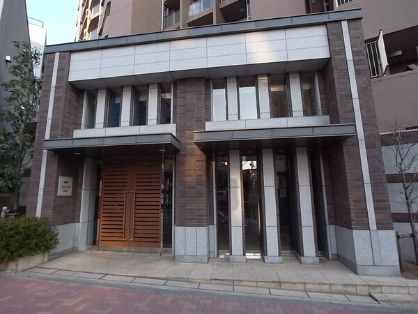 【ナイスアーバン中野坂上】正面玄関