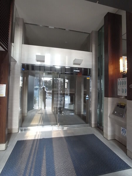 【ナイスアーバン中野坂上】エントランス