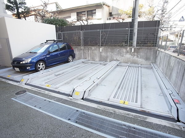 【ルイシャトレ新中野】駐車場