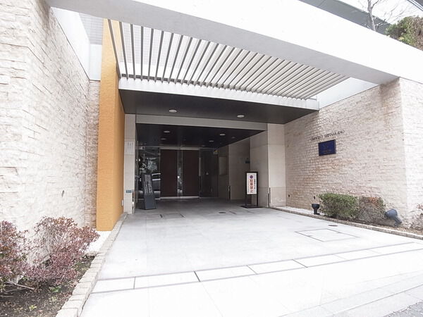 【クレッセント新中野】エントランス