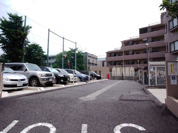 【中野方南町グランドハイツ】駐車場