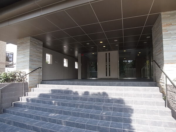 【パークハウス中野広町】エントランス 【パークハウス中野広町】エントランス