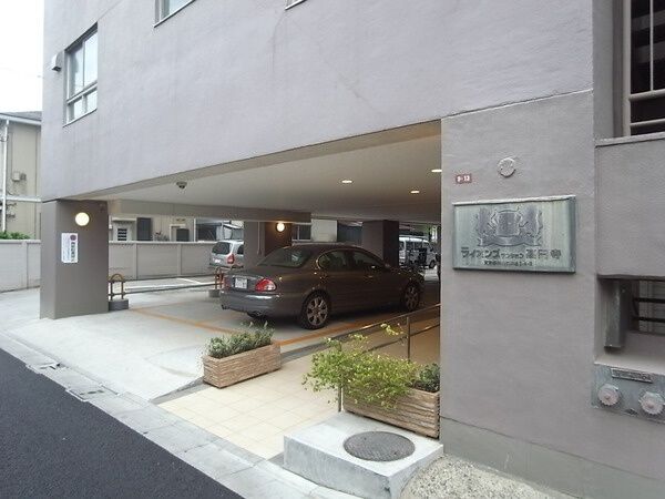 【ライオンズマンション高円寺】駐車場