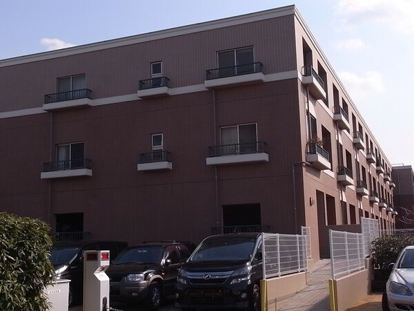 【シャリエ高井戸ソルパティオ】外観
