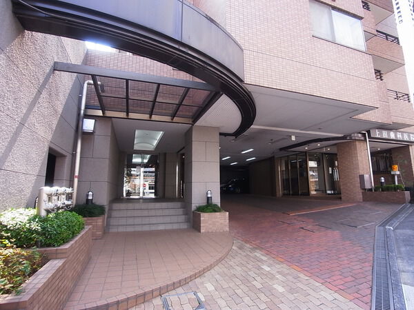 【朝日シティパリオ高井戸】エントランス