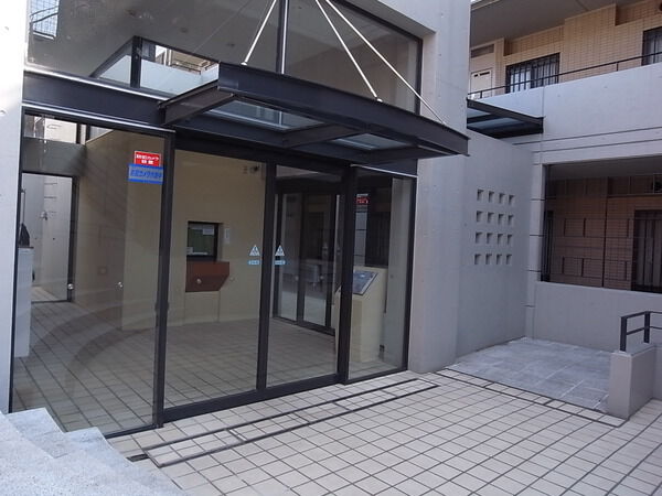 【ライフアップ高井戸】エントランス 【ライフアップ高井戸】エントランス