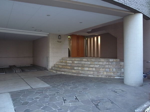 【グランデュール富士見ヶ丘】エントランス