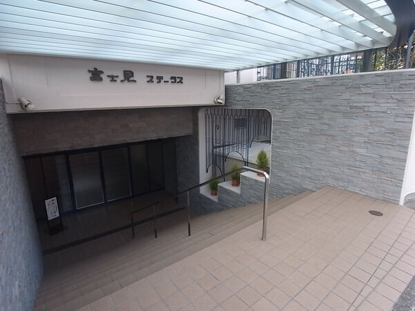 【富士見ステータスマンション】エントランス