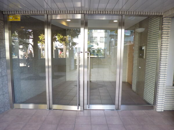 【ヴェルビュ十条壱番館】エントランス