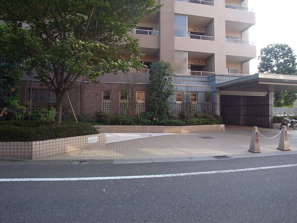 ライオンズヒルズ田端不動坂 3枚目 ライオンズヒルズ田端不動坂