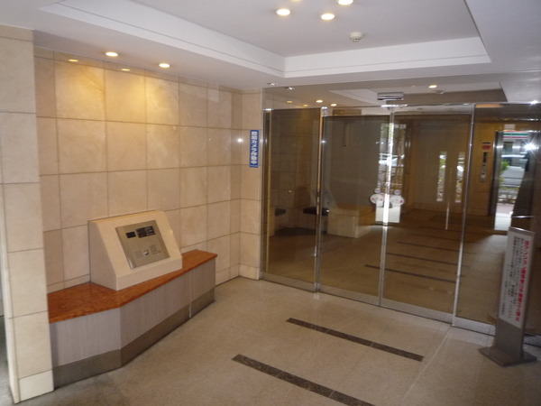 【レーベンハイム町屋フォルシエーロ】風除室 【レーベンハイム町屋フォルシエーロ】風除室