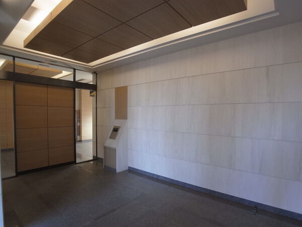 【コスモ町屋パークフォルム】風除室