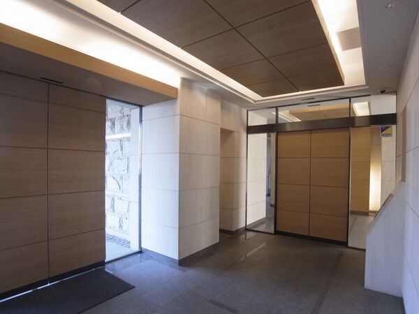 【コスモ町屋パークフォルム】風除室