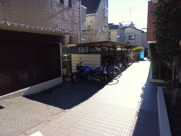 【江古田第4ローヤルコーポ】自転車置場 【江古田第4ローヤルコーポ】自転車置場