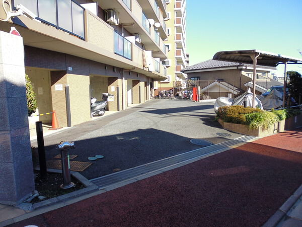 【ライオンズモリス小竹向原】駐車場 【ライオンズモリス小竹向原】駐車場