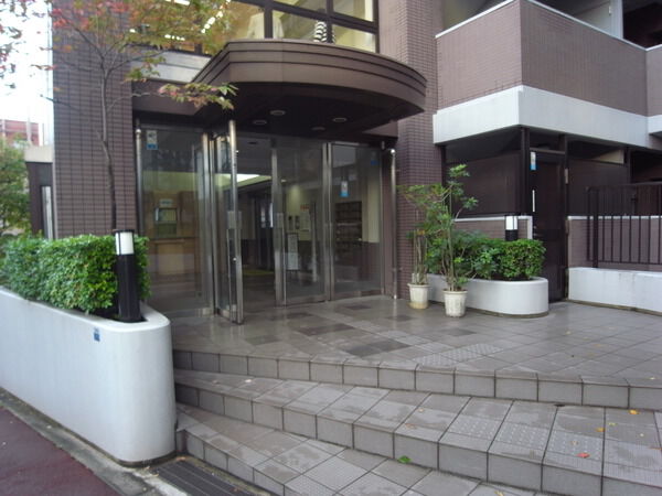 【シャルマンコーポ板橋徳丸】エントランス