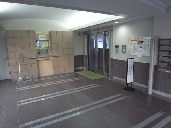 【シャルマンコーポ板橋徳丸】エントランス