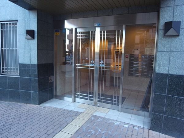 【ライオンズガーデン東武練馬壱番館】エントランス入口 【ライオンズガーデン東武練馬壱番館】エントランス入口