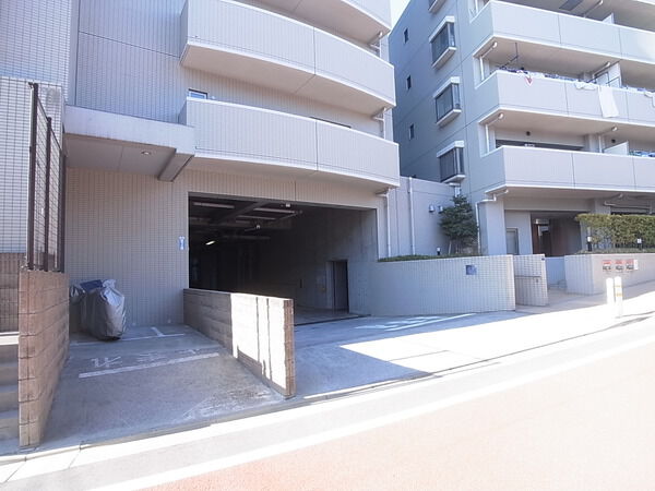 【パラッシオ赤塚公園】駐車場