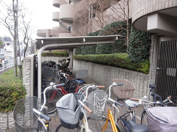 【メイゾンときわ台】自転車置場