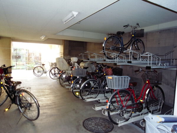 【グランシティ志村坂上】自転車置場
