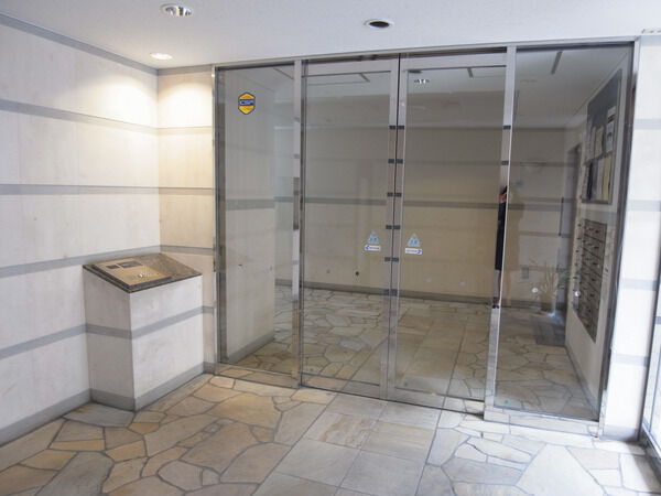 【ヴェルクレール板橋前野町】エントランス内