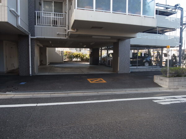 【コンファーレ上石神井パークフロント】駐車場