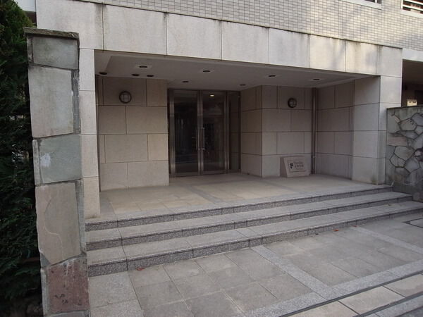 【ファミール石神井南ヴェールフォート】エントランス