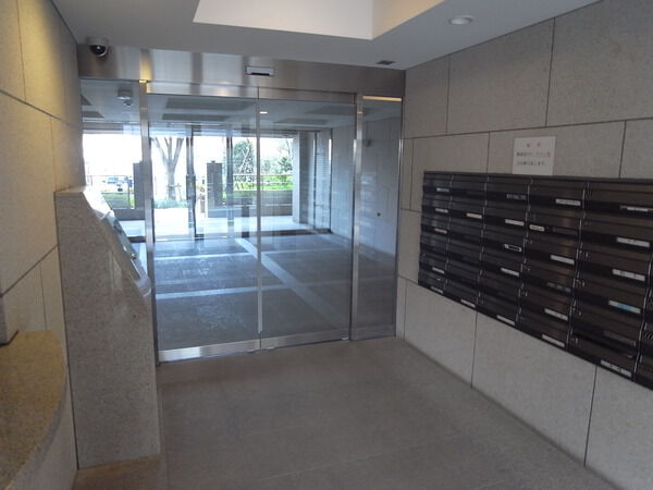 【ファミール石神井南ヴェールフォート】風除室