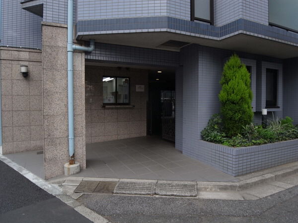 【セザール上井草】エントランス