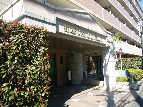 【ライオンズヴィアーレ石神井公園】エントランス