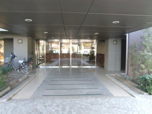 【リーデンススクエア石神井台】エントランス正面