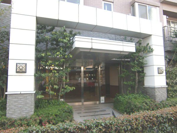 【藤和シティホームズ石神井台】エントランス（遠景）