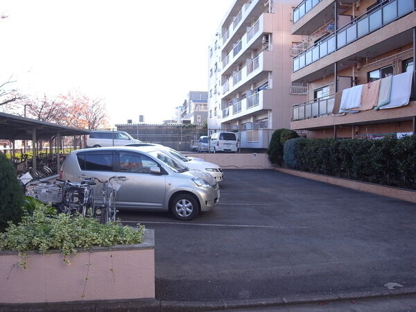 【ライオンズマンション石神井公園第2】駐車場 【ライオンズマンション石神井公園第2】駐車場