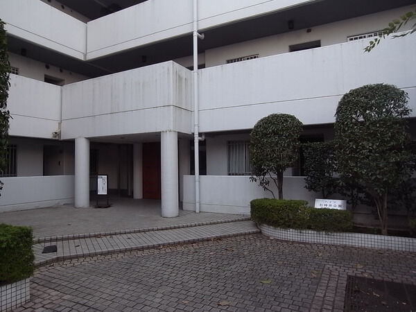 【ハイツ石神井公園】エントランス 【ハイツ石神井公園】エントランス