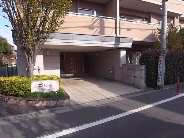 【D’レスティア石神井公園】エントランス 【D’レスティア石神井公園】エントランス