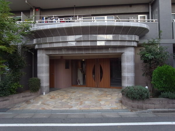 【グラビスコート光が丘】エントランス