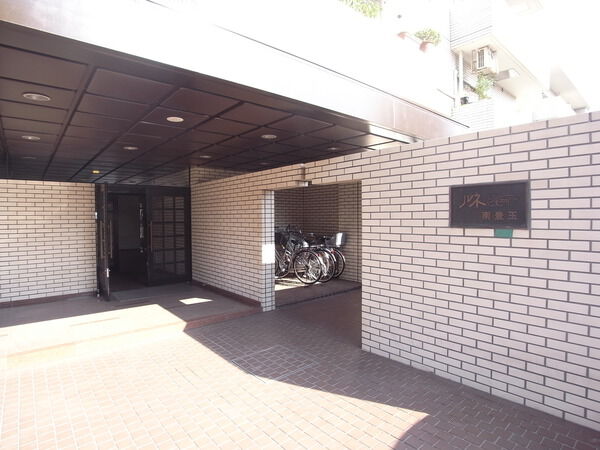 【ルネ南豊玉】エントランス