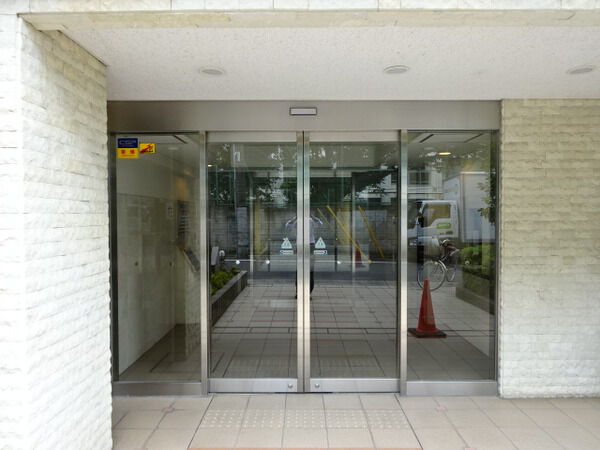 【ライオンズガーデン練馬南】エントランス
