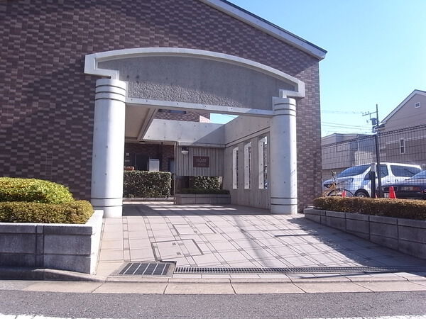 【レジェンド石神井公園】エントランス前 【レジェンド石神井公園】エントランス前