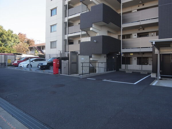 【ディアステージ上石神井南町】駐車場