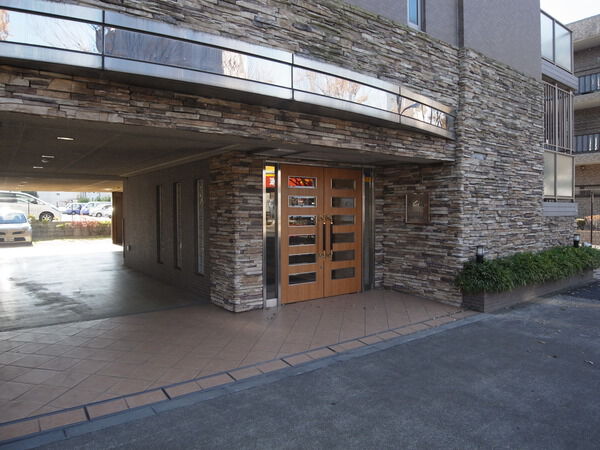 【レーヴステージ善福寺公園】エントランス 【レーヴステージ善福寺公園】エントランス