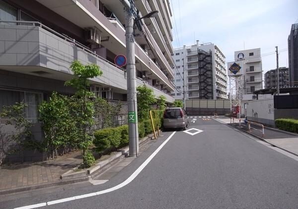 【ランドステージ綾瀬公園】前面道路